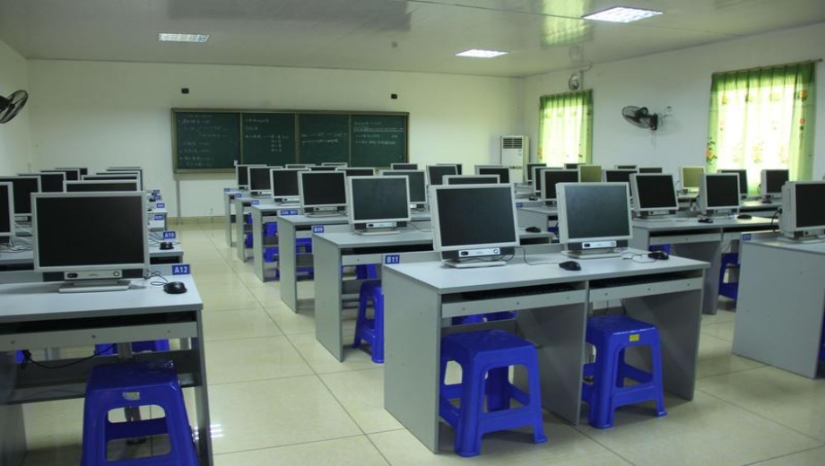 湛江市吴川海滨中学